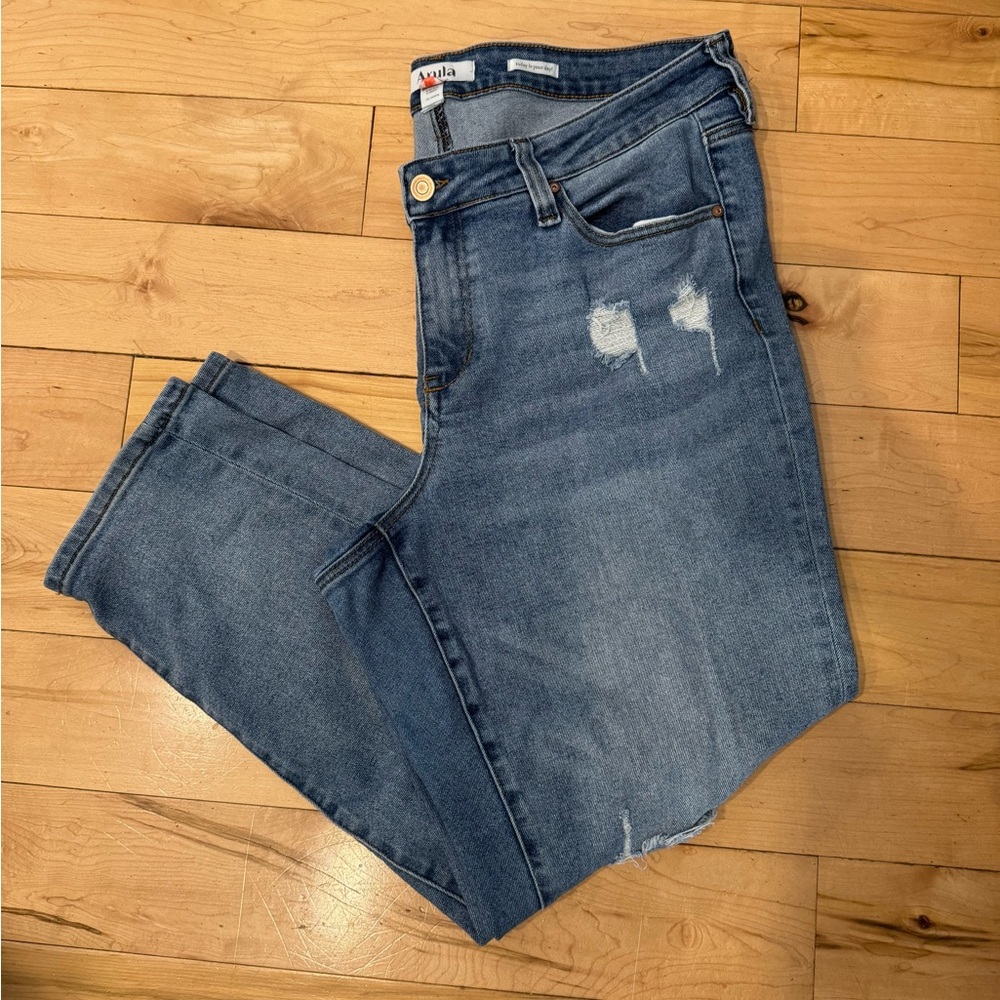 ARULA light wash Distressed crop ankle Jeans with knee holes